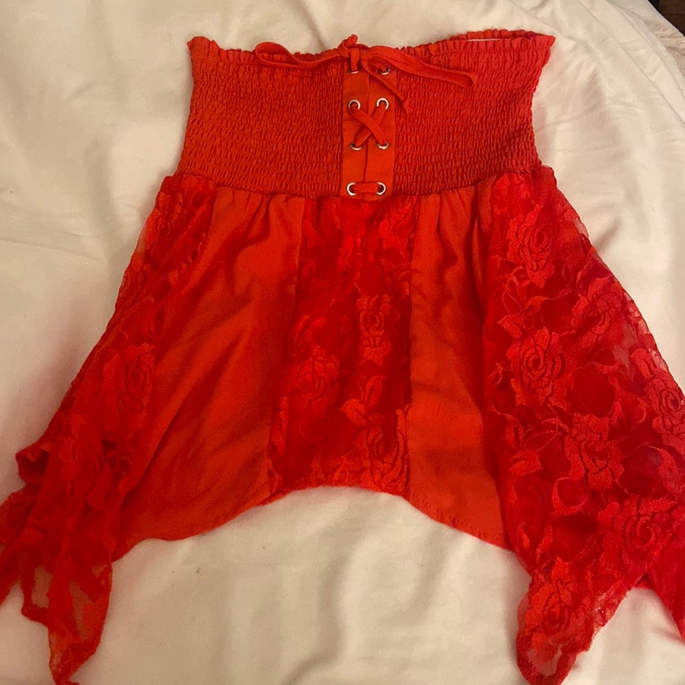 Gorgeous lace top 🚨🎯🍒